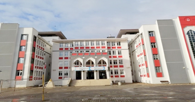ÜNYE'DE OKULLAR YENİLENDİ