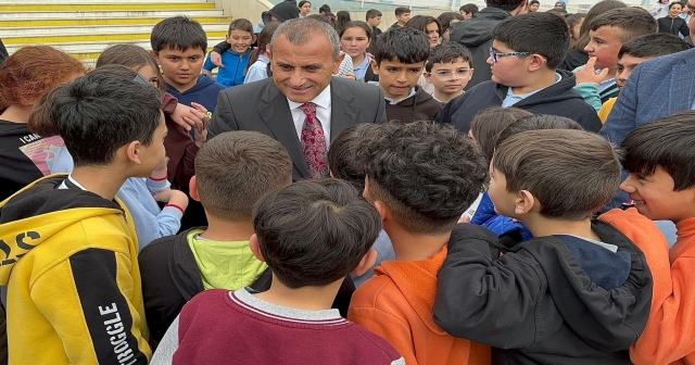 VALİ’DEN GELENEKSEL OKUL ZİYARETİ