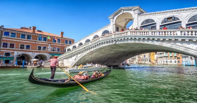 Venedik'te 'ayakbastı' parası