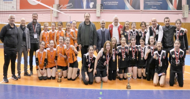 VOLEYBOL MÜSABAKALARI TAMAMLANDI