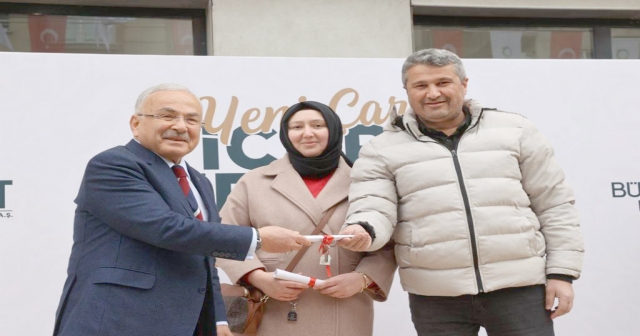 YENİ ÇARŞI ESNAFI TAPUSUNU ALDI