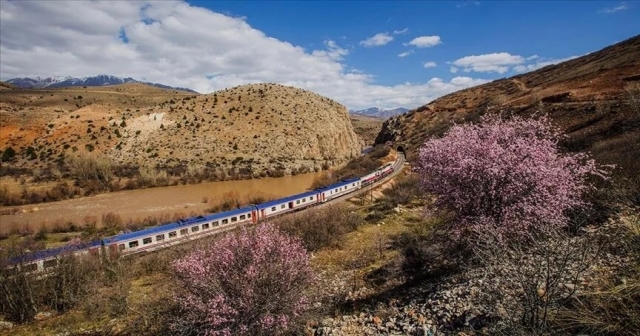 Yeni turistik trenler ilk seferlerine çıkmaya hazırlanıyor