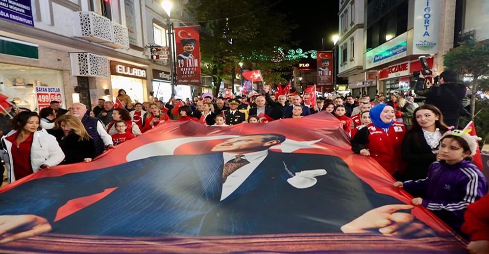 102. Yıl Cumhuriyet Yürüyüşü Yapıldı 102. Yıl Cumhuriyet Yürüyüşü Yapıldı