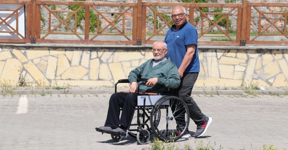 Evde Bakım Ödemeleri Yarın Hesaplara Yatırılacak