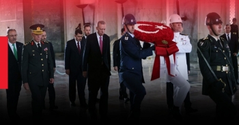 ERDOĞAN, ANITKABİR’DE DEPREMZEDELERİ UNUTMADI