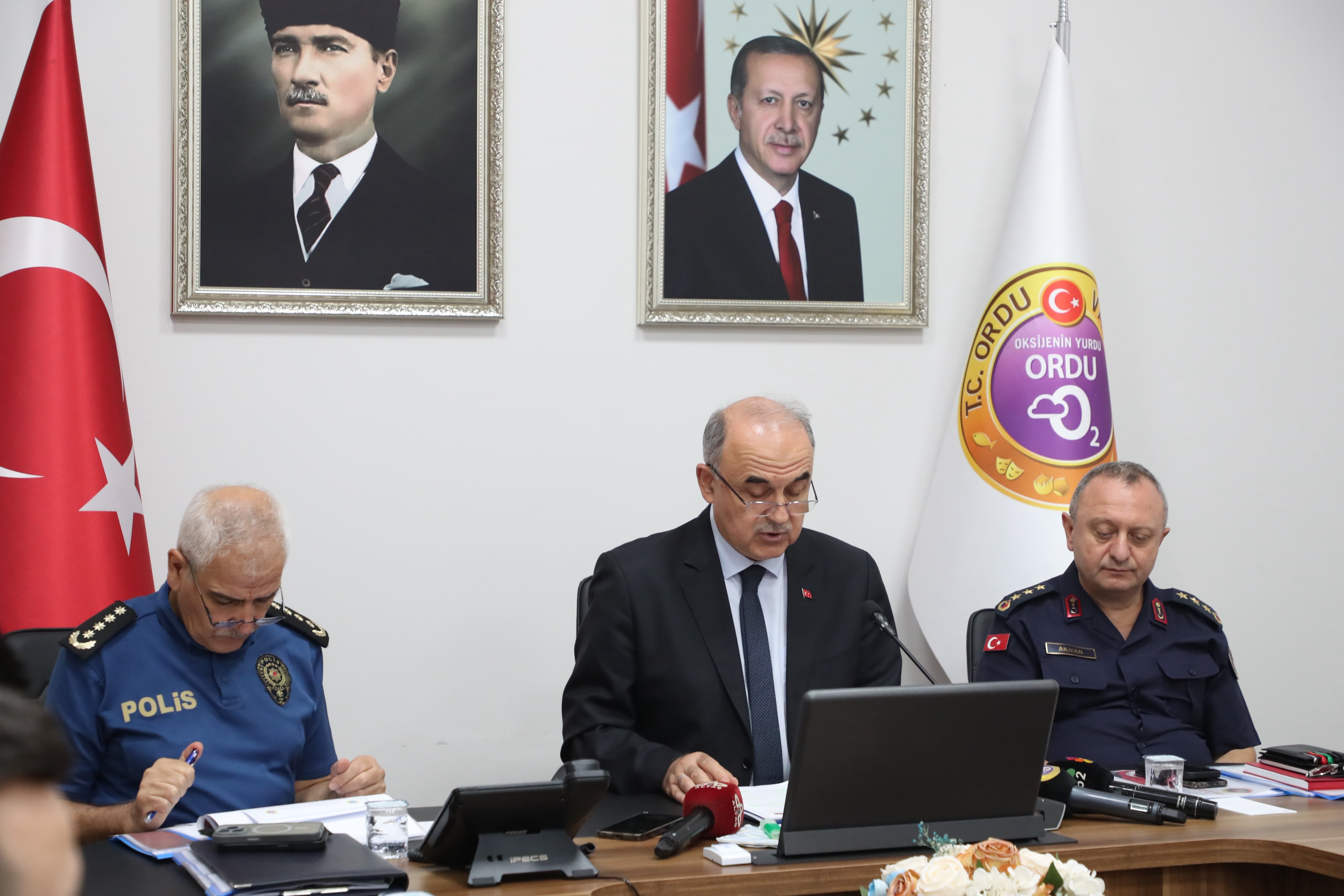 Vali Erol: “Vatandaşlarımızın Huzur ve Güvenliği İçin Var Gücümüzle Çalışıyoruz”