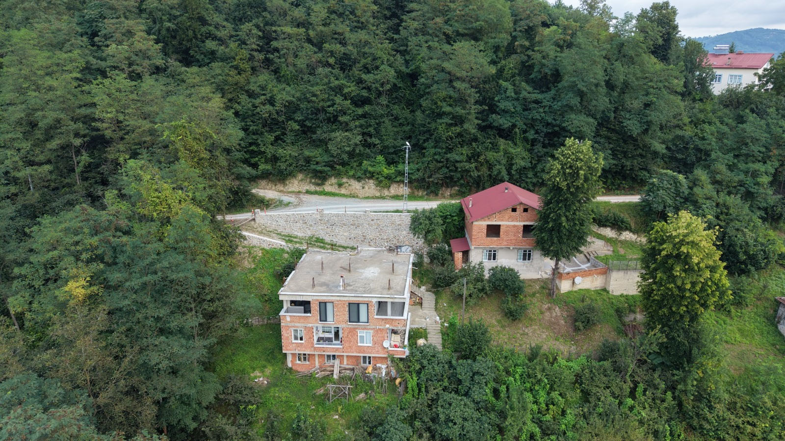 ALTINORDU’DA 3 MAHALLEYE TAŞ DUVARLA GÜVENLİK ÖNLEMİ