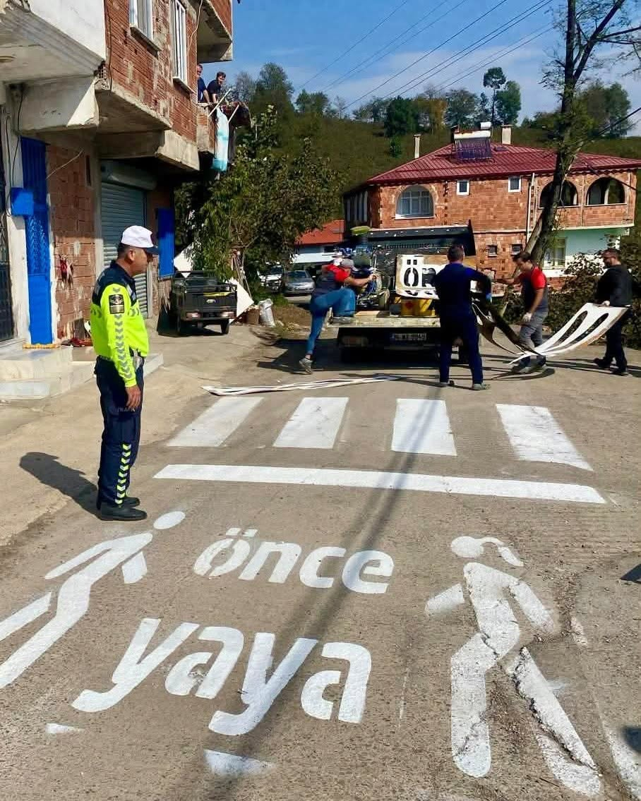 KABATAŞ’TA OKUL ÇEVRELERİNDE TRAFİK GÜVENLİĞİ ARTIRILDI